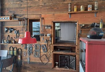 Shopfläche mit laufender Kundenfrequenz und zusätzlicher Bistrooption